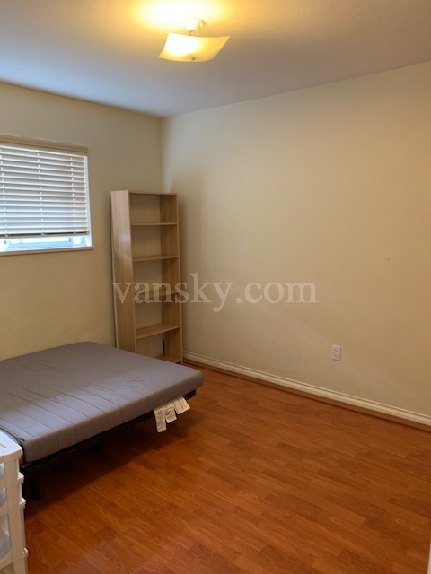 210818084542_4750 mm bedroom.jpg